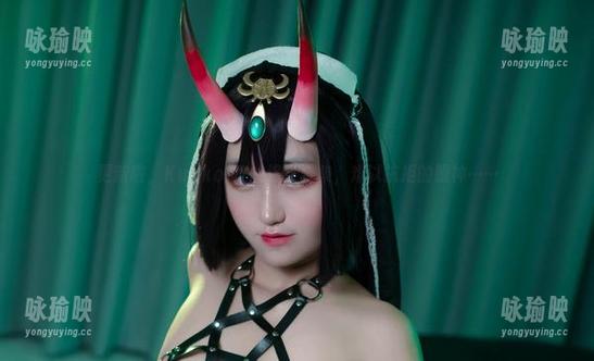 更新啦，Kuuko W的修女合集，难以抗拒的眼神……